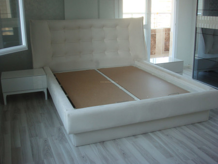 Öztürk ailesinin ferah beyaz yatak odası modeli - Thumbnail