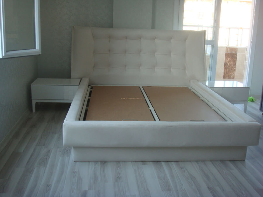 Öztürk ailesinin ferah beyaz yatak odası modeli