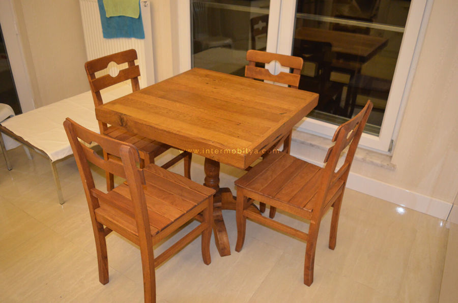 Güralp ailesinin doğal ahşap yemek odası-chester koltukları,yatak odası ve mutfak masası seçimleri